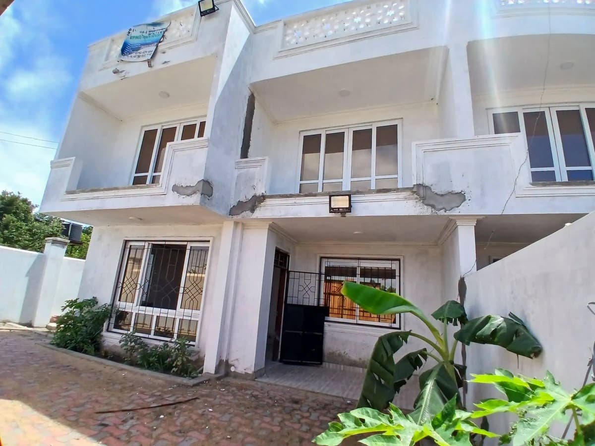 4 Bedroom Villa For Sale in VIPINGO, VIPINGO