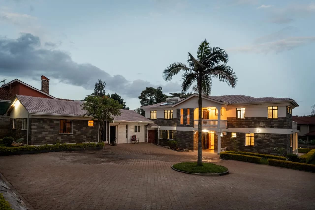 5 Bedroom Mansion For Rent in Runda, Nairobi_0
