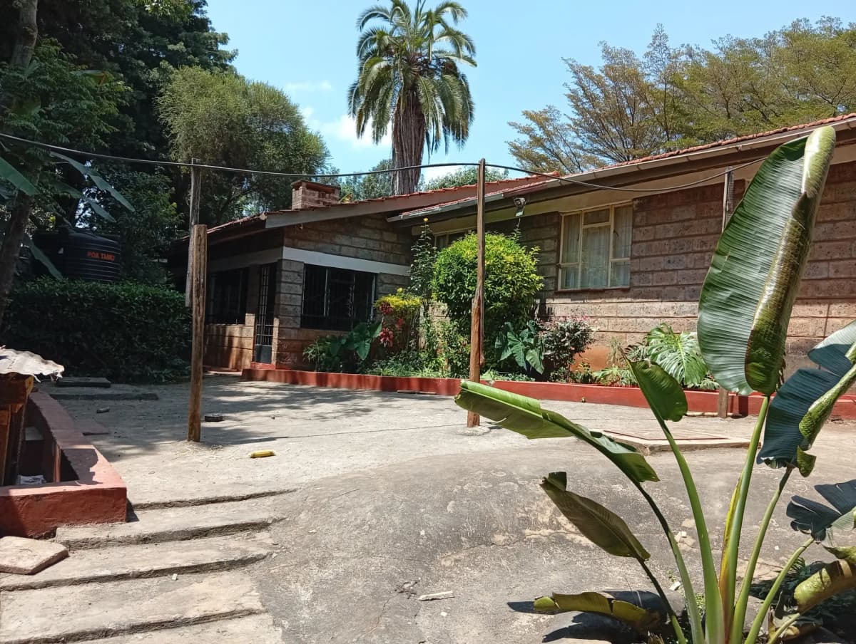 Elegant 4-Bedroom Maisonette + Self-Contained SQ To Let – Karen