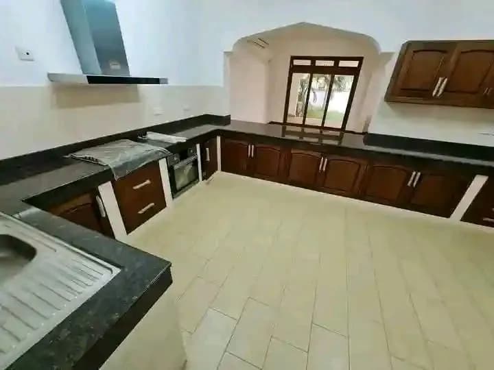 4 Bedroom Maisonette For Rent in Nyali, Mombasa_3