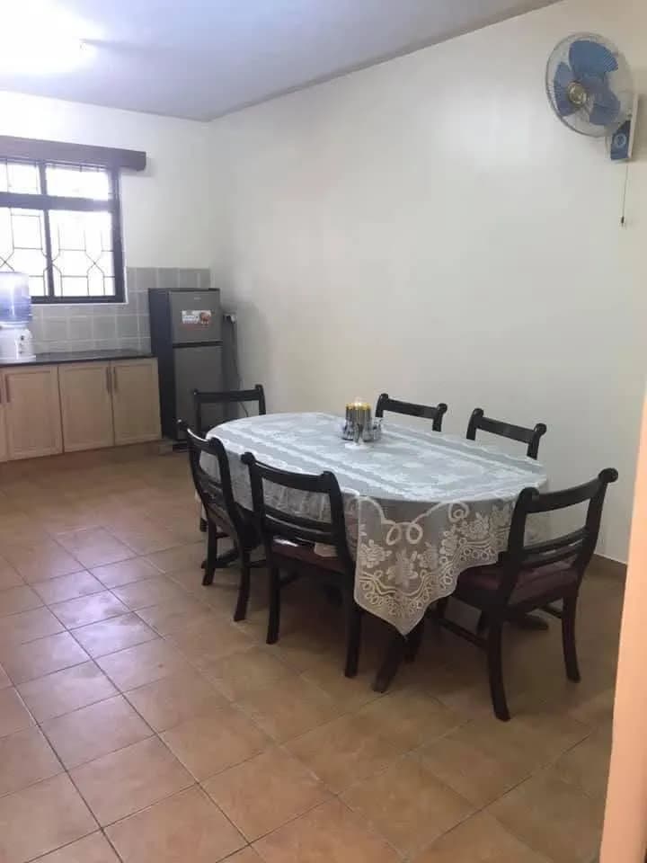 FULLY FURNISHED 3 BEDROOM MASTER ENSUITE APARTMENT FR RENT IN KIZINGO,MOMBASA_6