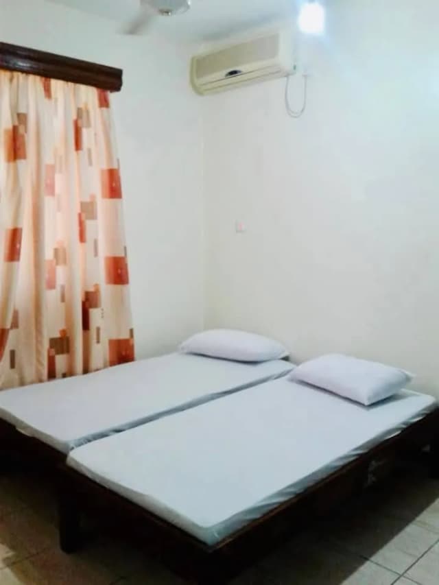 FULLY FURNISHED 3 BEDROOM MASTER ENSUITE APARTMENT FR RENT IN KIZINGO,MOMBASA_9