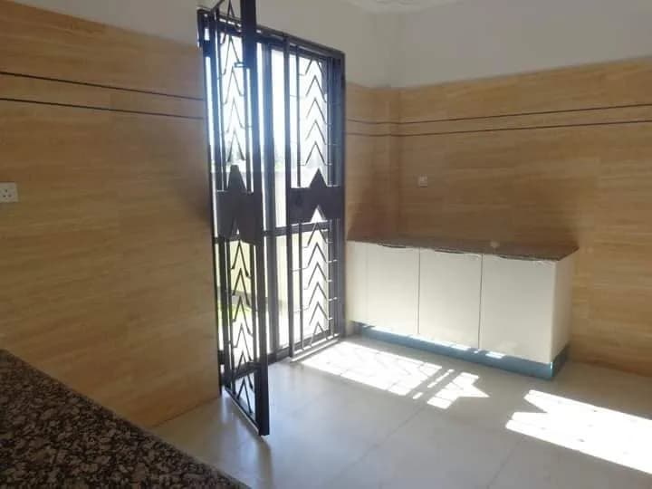 Modern and Spacious 4 Bedroom Maisonette For Rent in Nyali_4