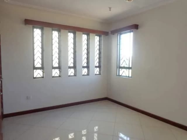 Modern and Spacious 4 Bedroom Maisonette For Rent in Nyali_7