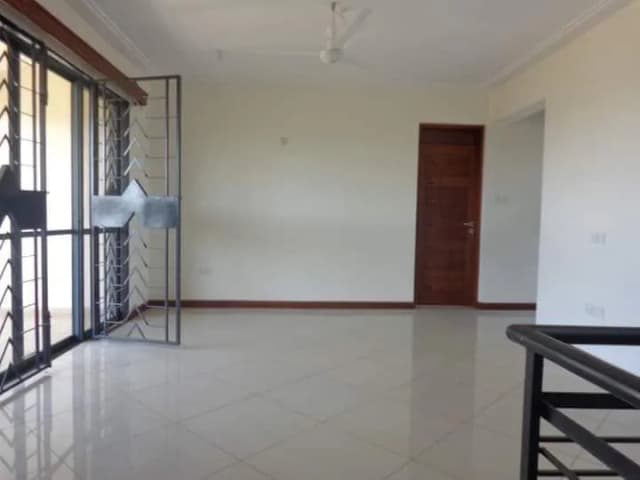 Modern and Spacious 4 Bedroom Maisonette For Rent in Nyali_9