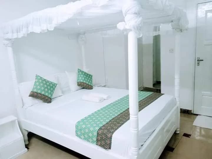 FULLY FURNISHED STUDIOS  AIRBNB/ SHORT RENTALS APARTMENTS IN NYALI,MOMBASA_4