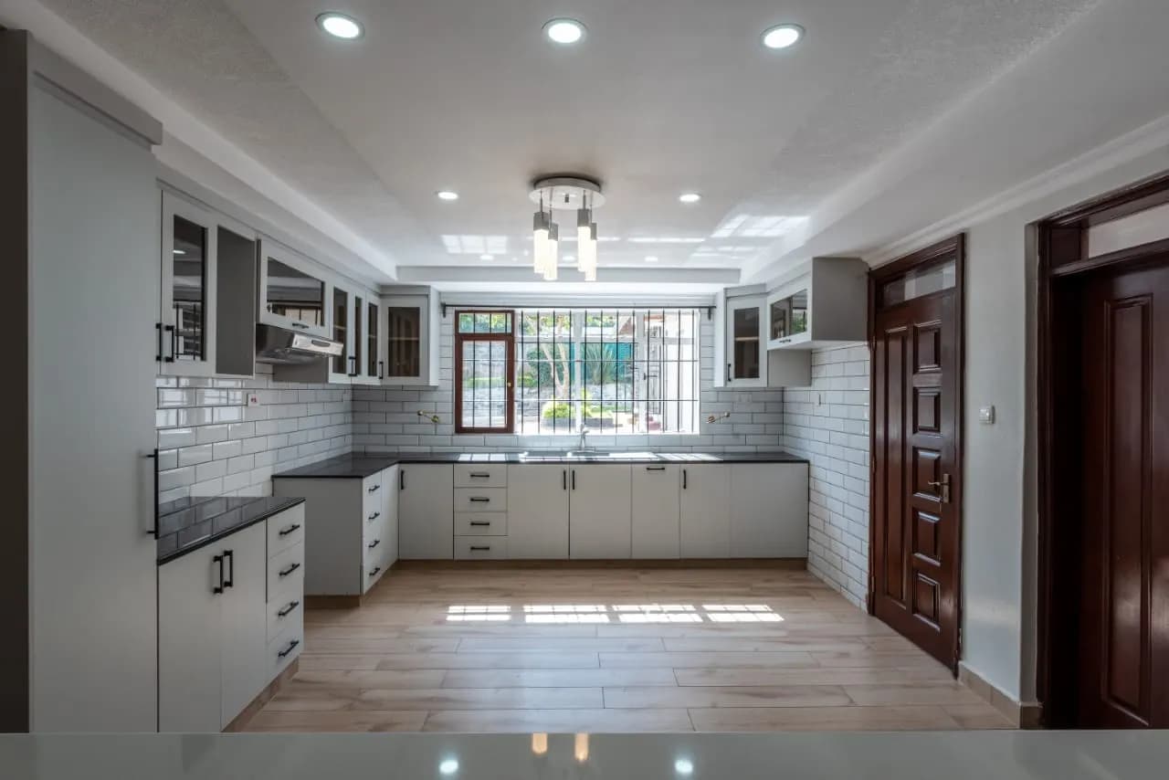 5 Bedroom Mansion For Rent in Runda, Nairobi_2