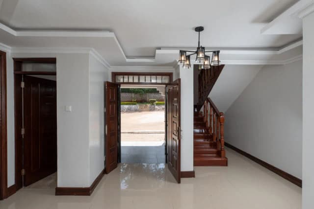 5 Bedroom Mansion For Rent in Runda, Nairobi_3