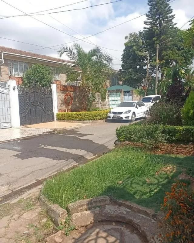 4 Bedroom Maisonette For Sale in South C_3