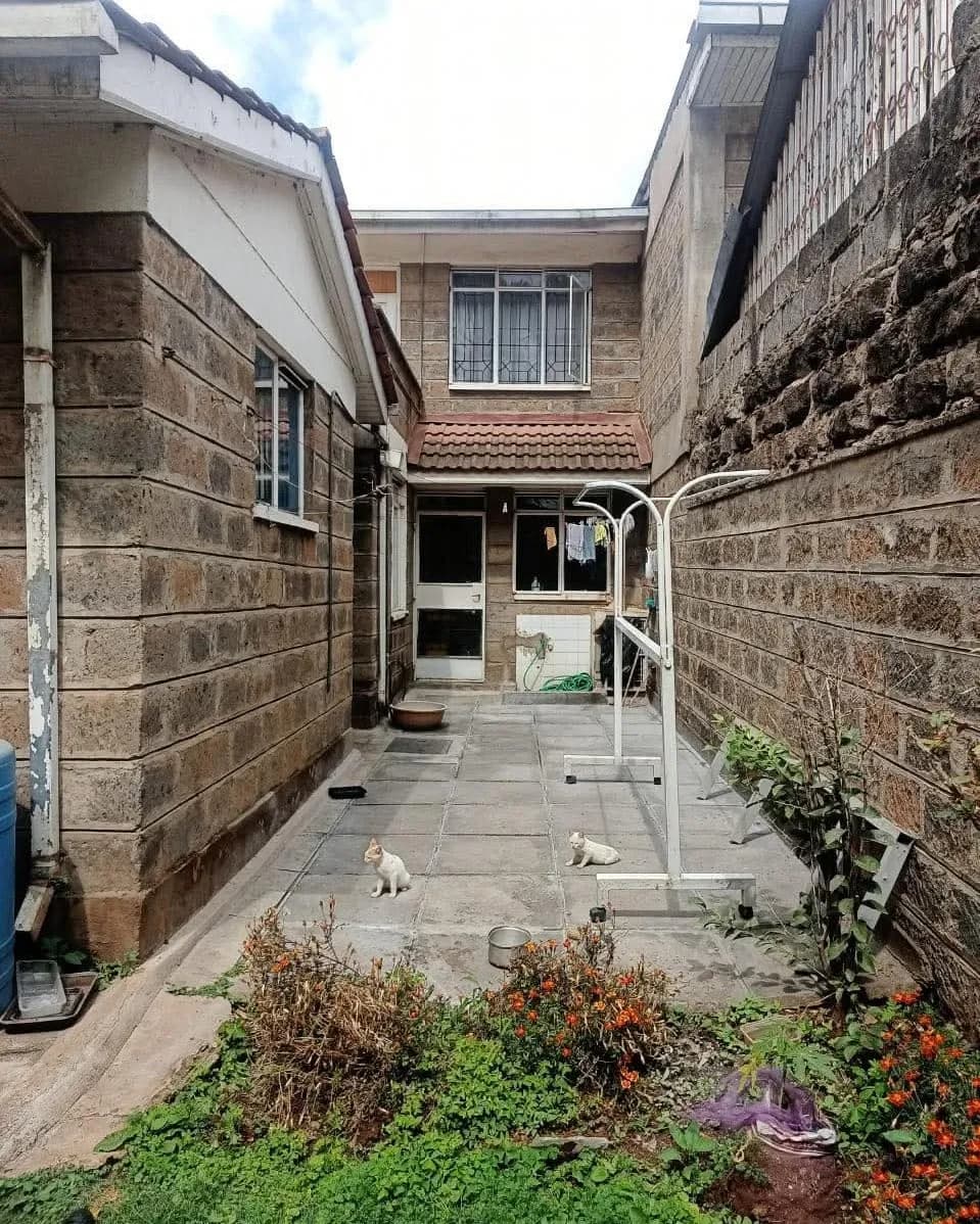 4 Bedroom Maisonette For Sale in South C_8