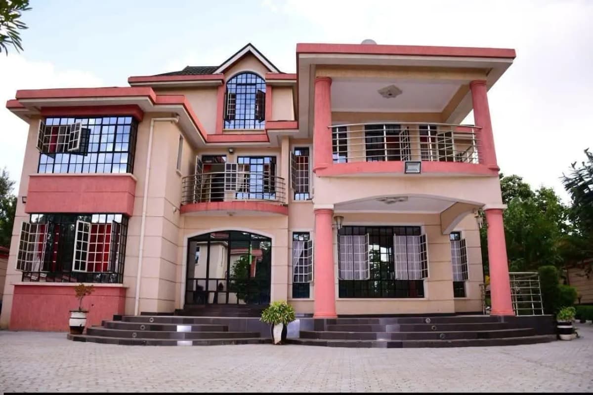 5 Bedroom Maisonette For Sale in Roasters, Thome Estate