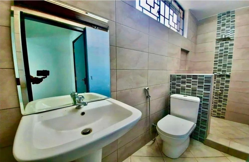 5 Bedroom Villa For Sale in Nyali, Mombasa_9