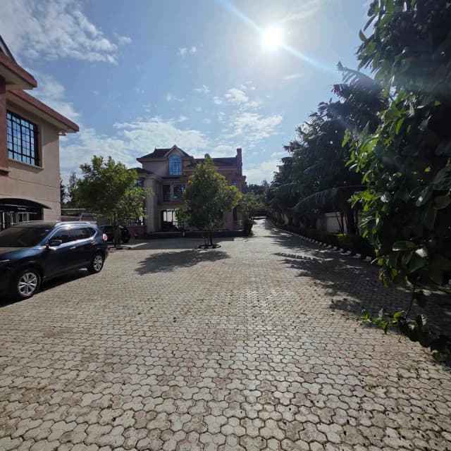 5 Bedroom Maisonette For Sale in Roasters, Thome Estate_2