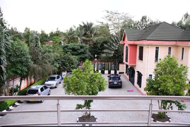 5 Bedroom Maisonette For Sale in Roasters, Thome Estate_6